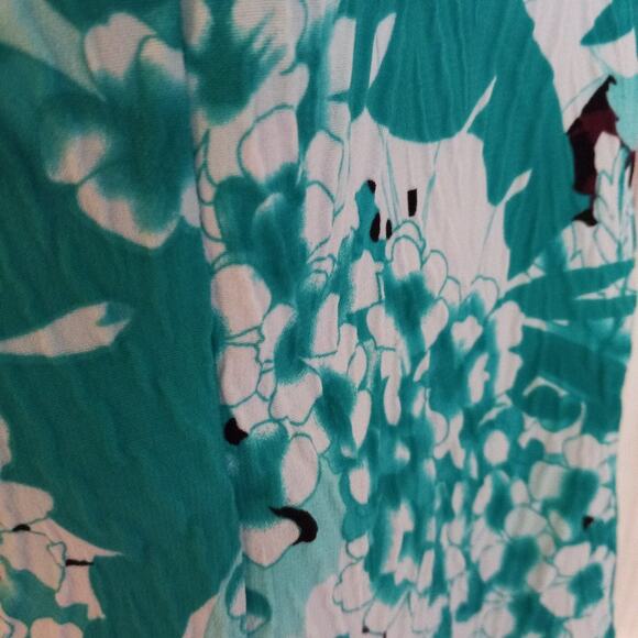 Laura Scott Floral Print Top w/Attached Tank - Picture 4 of 10